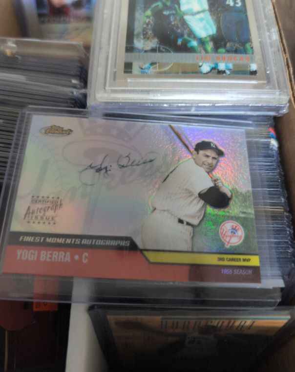 2002 Topps Finest Moments Autographs #FMA-YB Yogi Berra — front