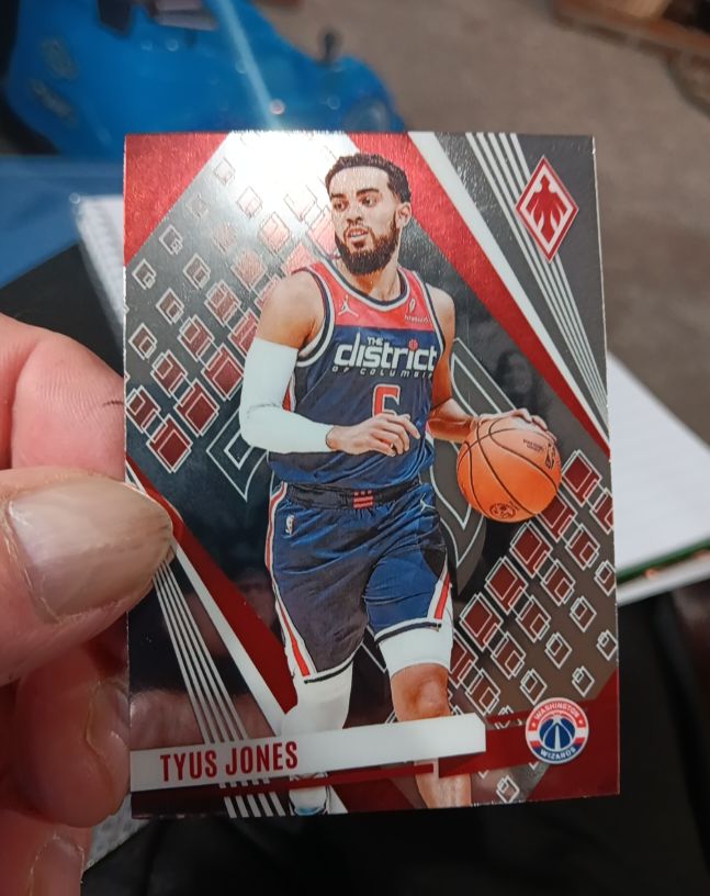 2023-24 Panini Phoenix #12 Tyus Jones — front
