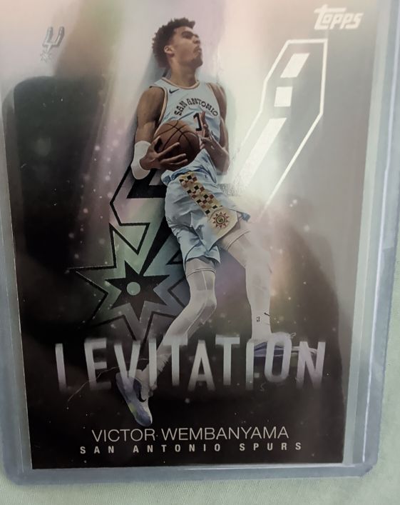 2025-26 Topps Basketball #L-10 Victor Wembanyama Levitation — front