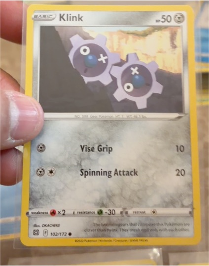 2022 Pokémon SWSH09: Brilliant Stars #102 Klink — front
