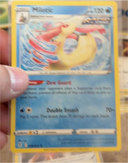 2021 Pokémon SWSH07: Evolving Skies #038 Milotic — front