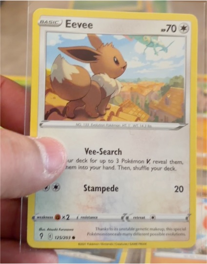 2021 Pokémon Sword & Shield Evolving Skies #125 Eevee — front