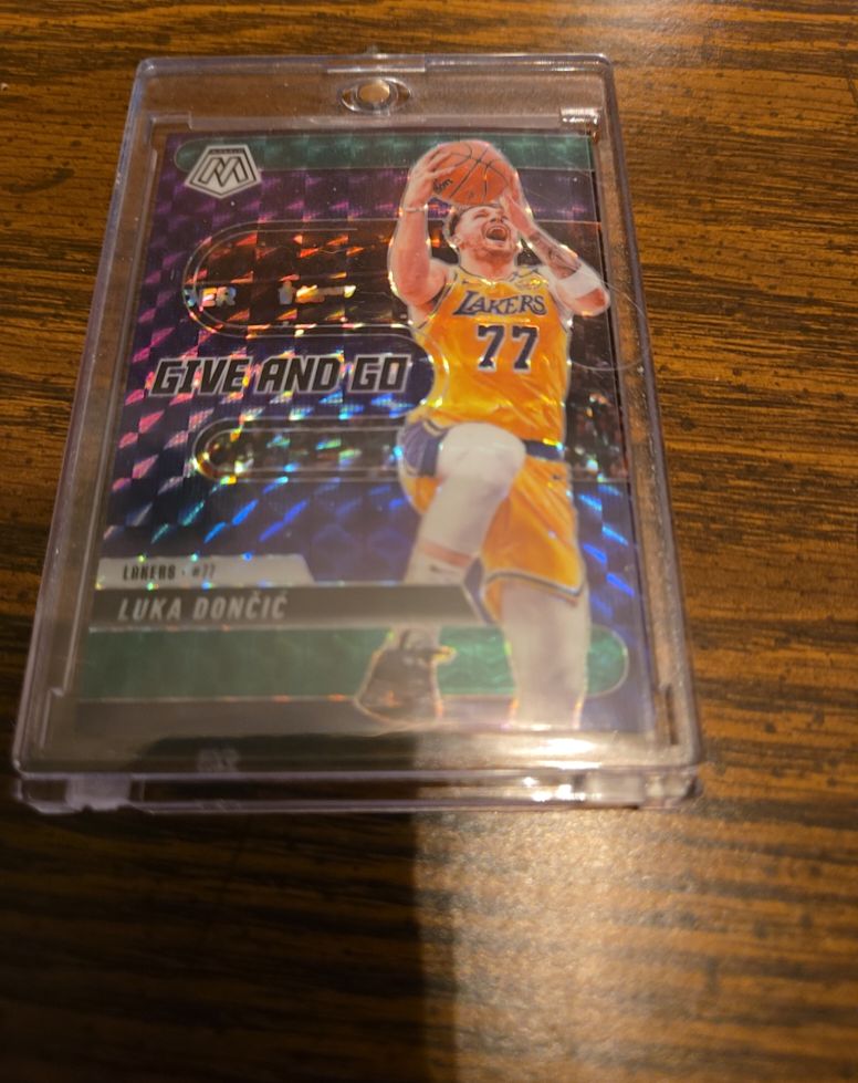 2023 Panini Mosaic Luka Dončić GIVE AND GO — front