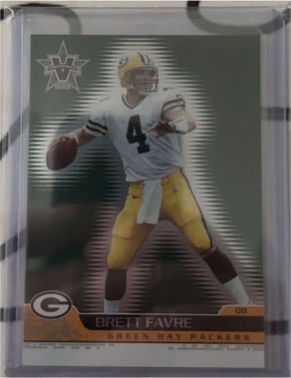 2001 Pacific Vanguard #33 Brett Favre — front