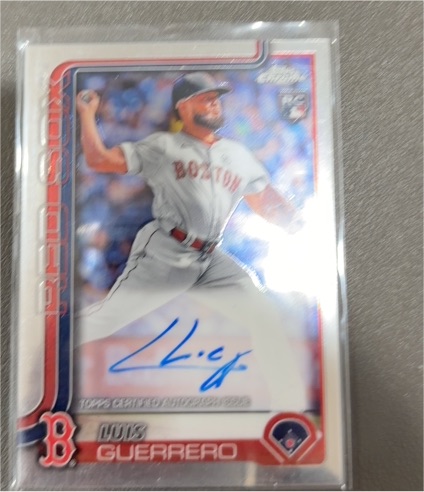 2025 Topps Chrome #RA-LGU Luis Guerrero Rookie Autographs — front