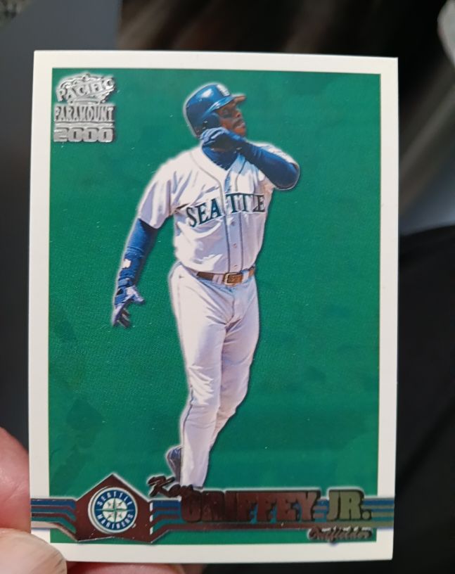 2000 Pacific Paramount #220 Ken Griffey Jr. — front