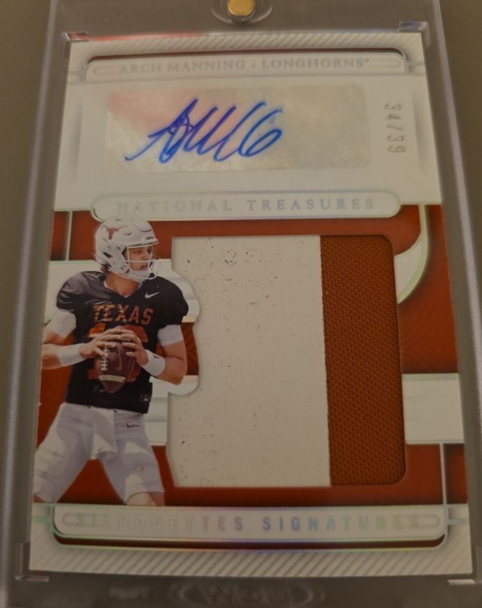 2023 Panini National Treasures Silhouettes Signatures Silver Arch Manning #/39 — front