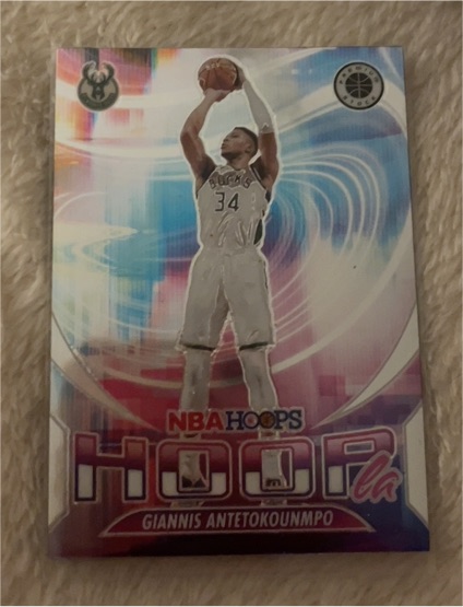 2023-24 Panini NBA Hoops Premium Stock Hoopla #9 Giannis Antetokounmpo — front