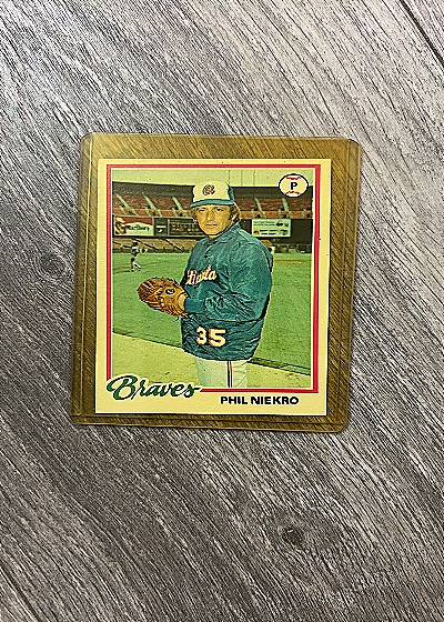 1978 Topps #10 Phil Niekro — front