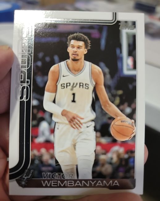 2025-26 Topps #195 Victor Wembanyama — front