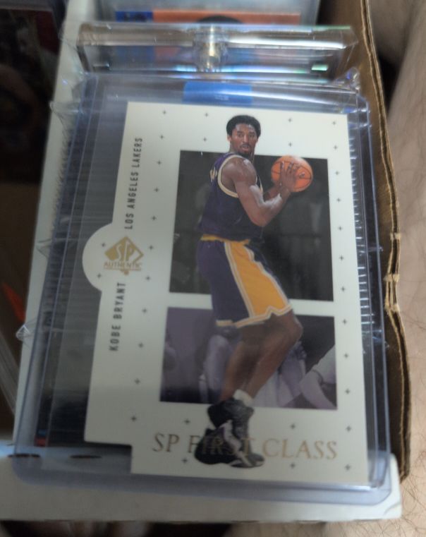 1999 Upper Deck SP Authentic #FC14 Kobe Bryant SP First Class Die-Cut — front