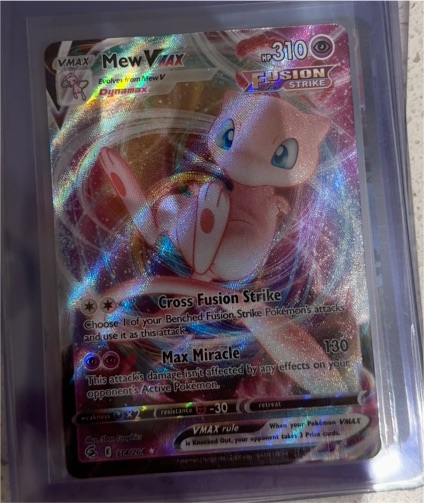 2021 Pokémon TCG Fusion Strike #114 Mew VMAX — front