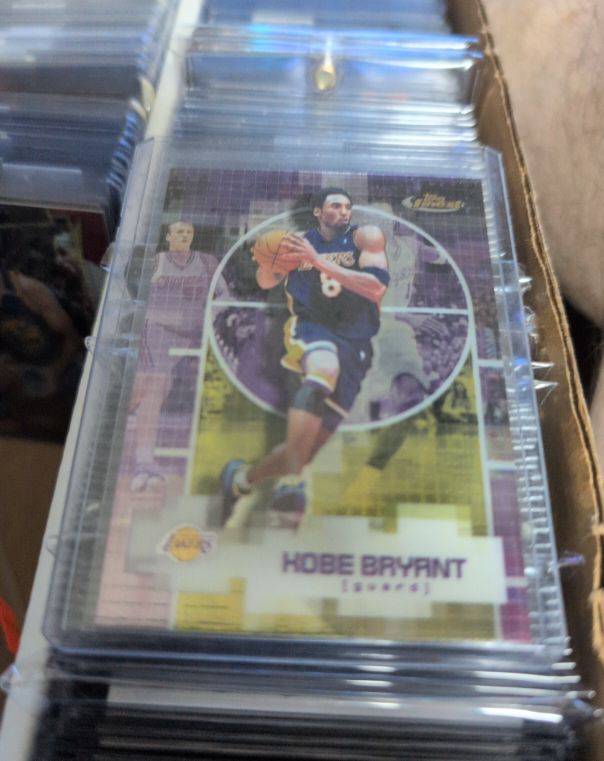 2000 Topps Finest #8 Kobe Bryant — front