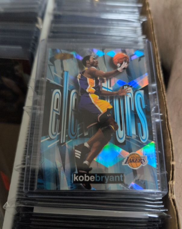 1999-00 Fleer Flair Showcase Elevators #4E Kobe Bryant — front