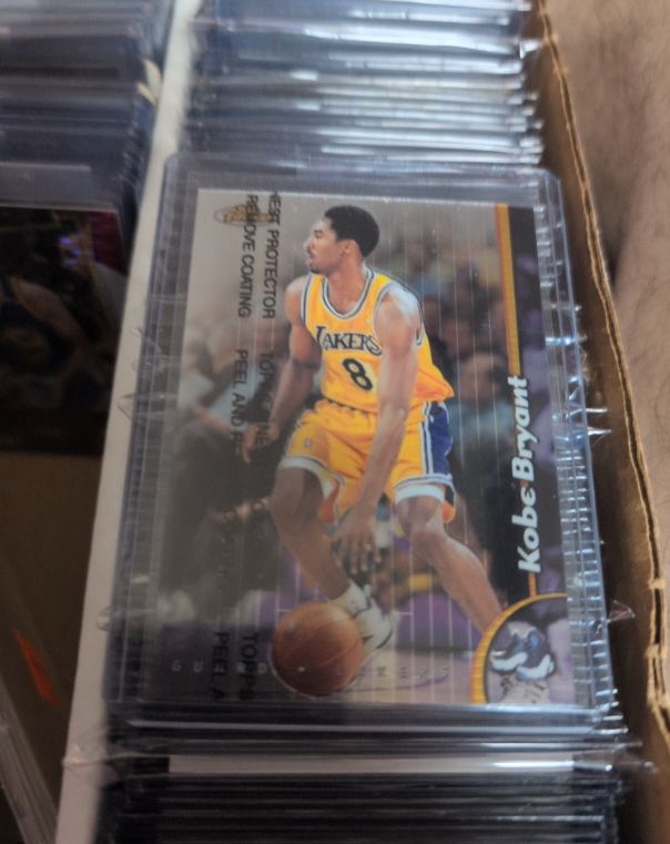 1998-99 Topps Finest #175 Kobe Bryant — front
