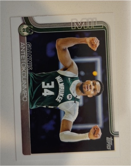 2025-26 Topps #54 Giannis Antetokounmpo — front