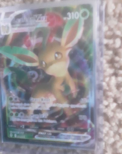 2021 Pokémon TCG Leafeon VMAX 008/203 Evolving Skies — front