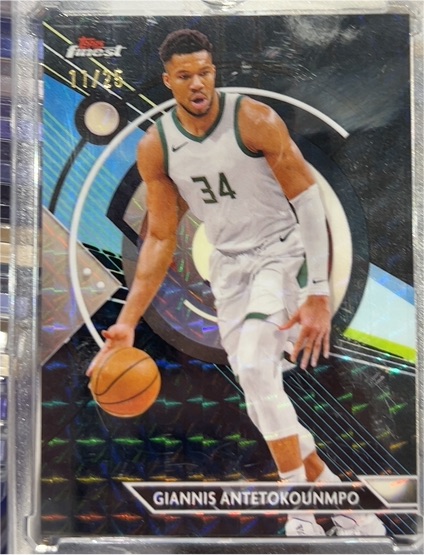2023-24 Topps Finest #15 Giannis Antetokounmpo — front