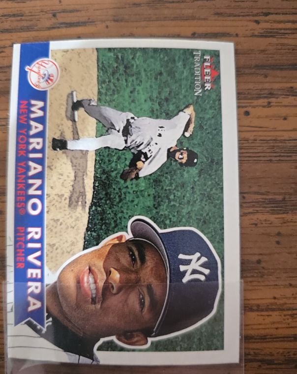 2001 Fleer Tradition #137 Mariano Rivera — front