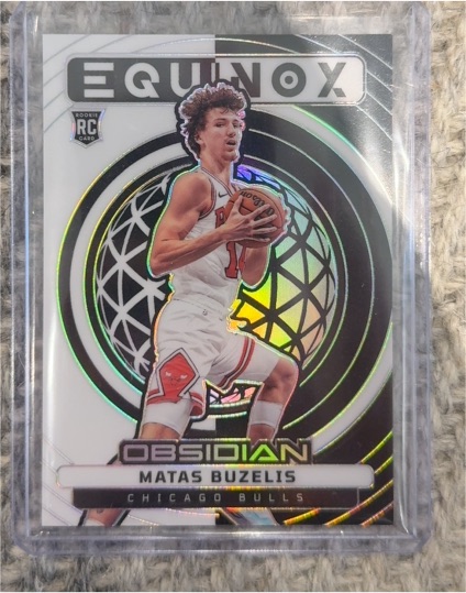 2024-25 Panini Obsidian #15 Matas Buzelis Equinox Rookie — front