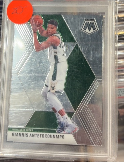 2019-20 Panini Mosaic #75 Giannis Antetokounmpo — front