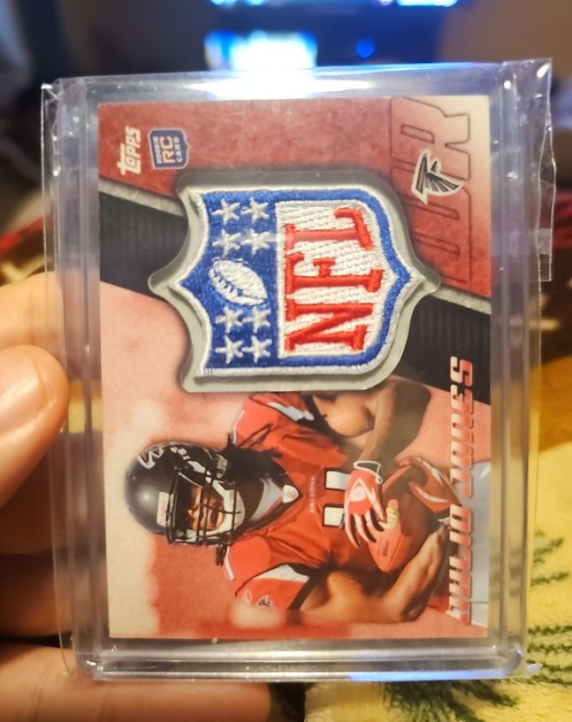 2011 Topps #LPR-3 Julio Jones Rookie NFL Shield Patch — front