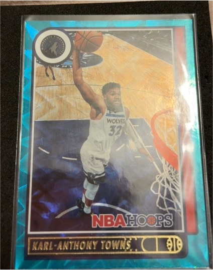 2021-22 Panini NBA Hoops #141 Karl-Anthony Towns — front