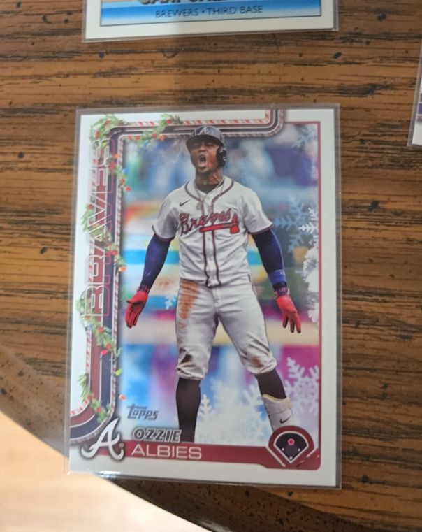 2025 Topps Holiday #H36 Ozzie Albies — front