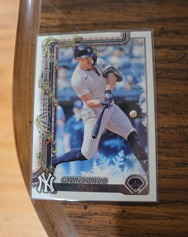 2025 Topps Holiday #H29 Giancarlo Stanton — front