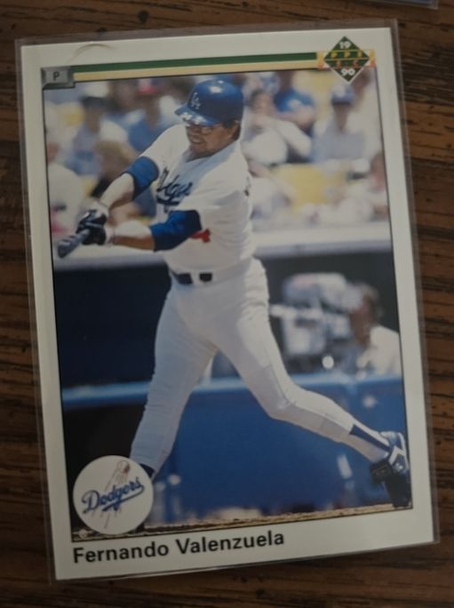 1990 Upper Deck #445 Fernando Valenzuela — front