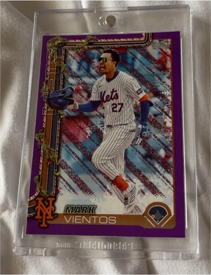 2025 Topps Holiday #H142 Mark Vientos — front