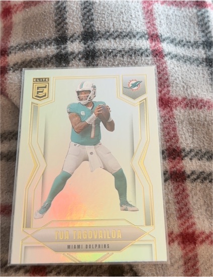 2025 Panini Donruss Elite #71 Tua Tagovailoa — front