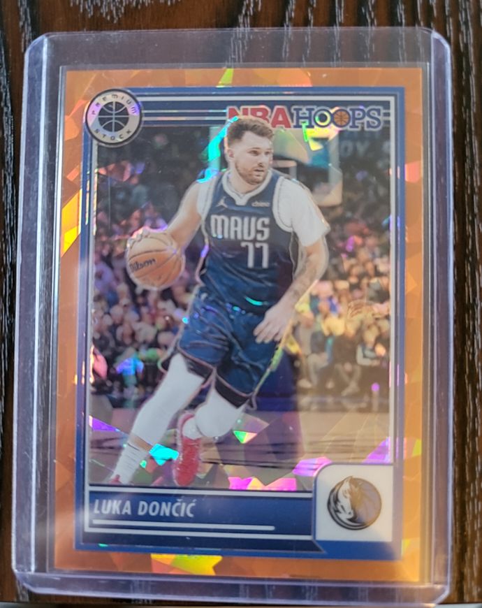 2023-24 Panini NBA Hoops Premium Stock #9 Luka Dončić — front