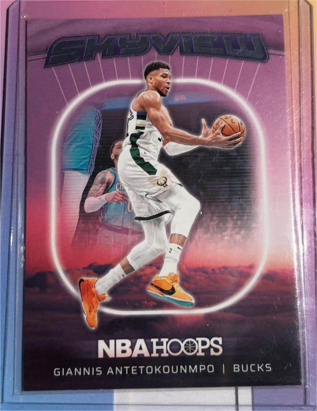 2024-25 Panini NBA Hoops Skyview #7 Giannis Antetokounmpo — front