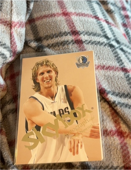 1998 Skybox Dirk Nowitzki Dallas Mavericks — front