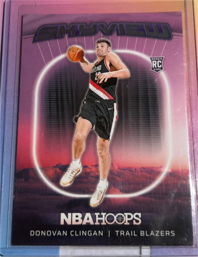 2024-25 Panini NBA Hoops Skyview #18 Donovan Clingan — front