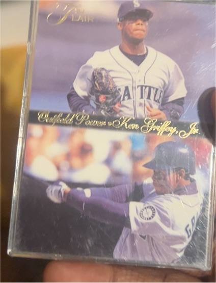 1994 Fleer Flair Outfield Power #6 Ken Griffey Jr. — front