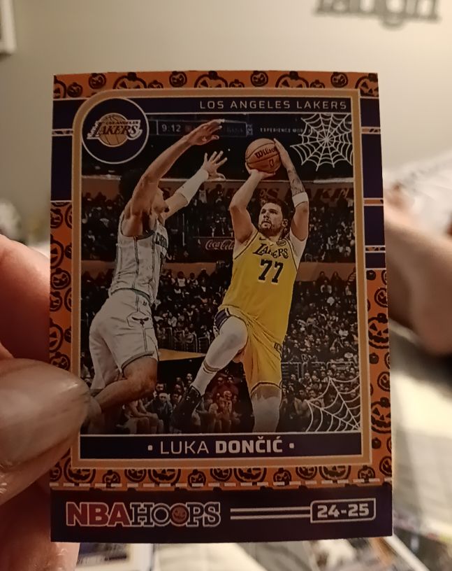 2024-25 Panini Haunted Hoops Orange Pumpkin #134 Luka Dončić — front