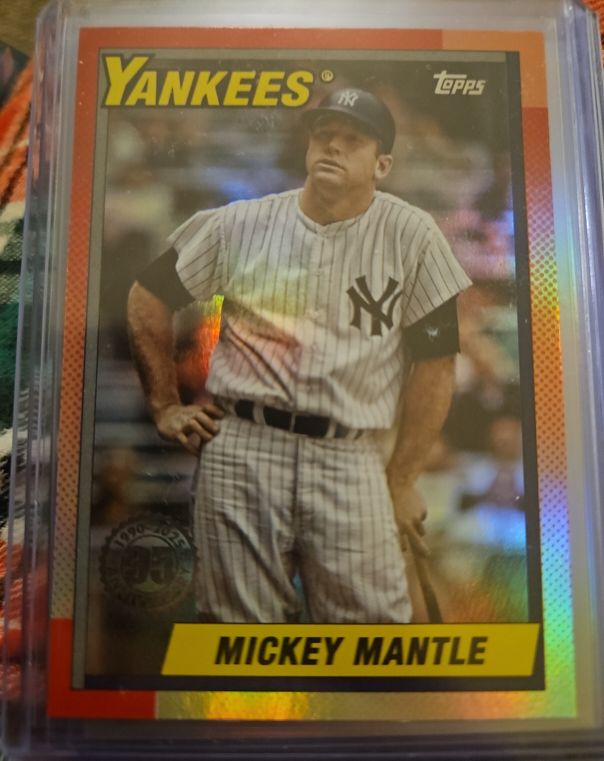 2025 Topps Update #U90-43 Mickey Mantle 1990 35th Anniversary Rainbow Foil — front