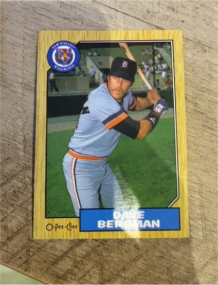 1987 O-Pee-Chee #700 Dave Bergman — front