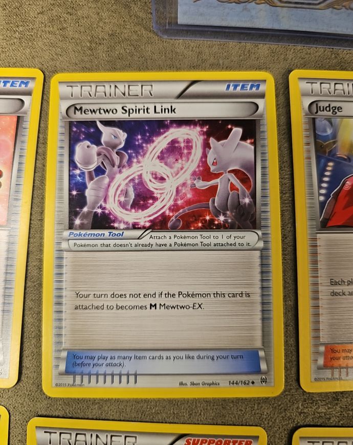 2015 Pokémon Breakthrough #144 Mewtwo Spirit Link — front