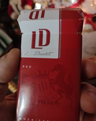 LD Red Cigarettes Pack — front