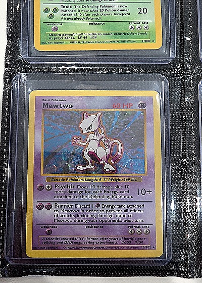 1999 Pokémon Base Set 10 Mewtwo — front