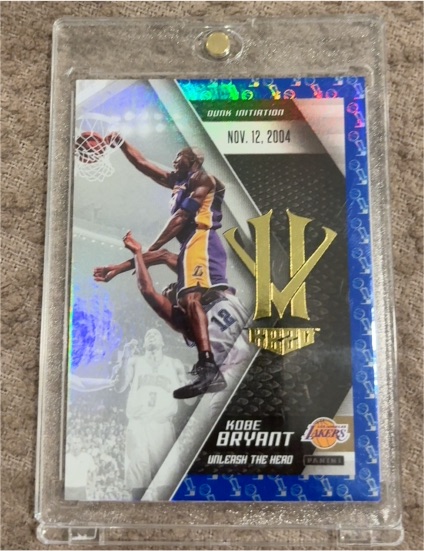 2015-16 Panini HeroVillain Unleash the Hero #20 Kobe Bryant — front