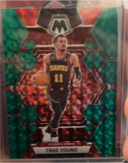 2022-23 Panini Mosaic #8 Trae Young Green Prizm Atlanta Hawks — front