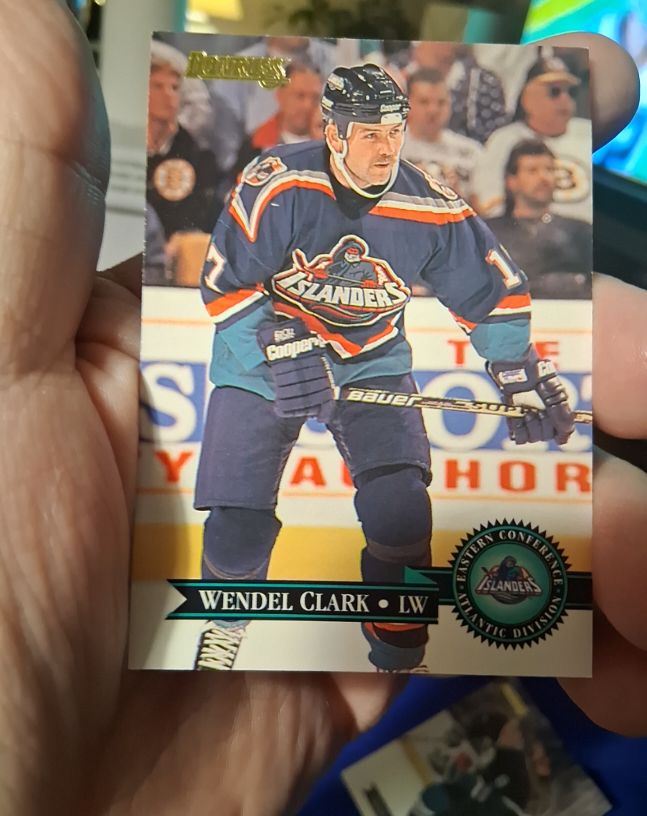 1995-96 Donruss #389 Wendel Clark — front