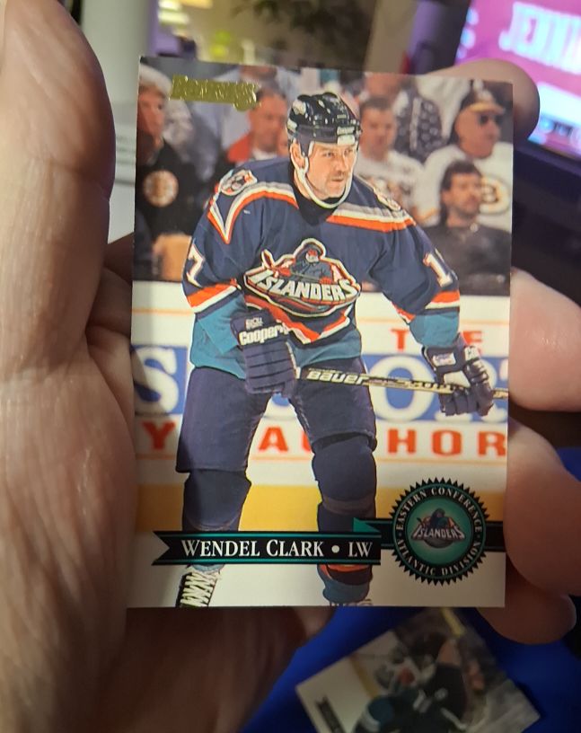 1995-96 Donruss #389 Wendel Clark — front