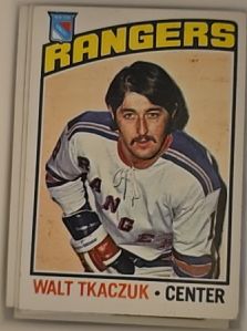 1976 Topps #220 Walt Tkaczuk — front