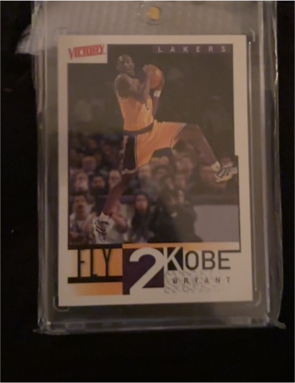 2000-01 Upper Deck Victory #286 Fly 2 Kobe Kobe Bryant — front