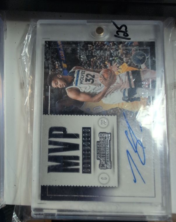 2017 Panini Contenders MVP Contenders #MC-13 Karl-Anthony Towns — front